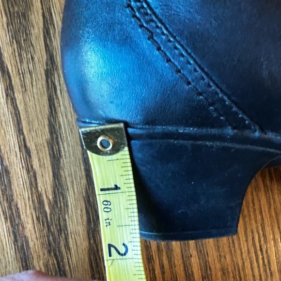 Clarks Women's Leather Side Zip Black Heeled Boots Size 9 - Picture 6 of 7